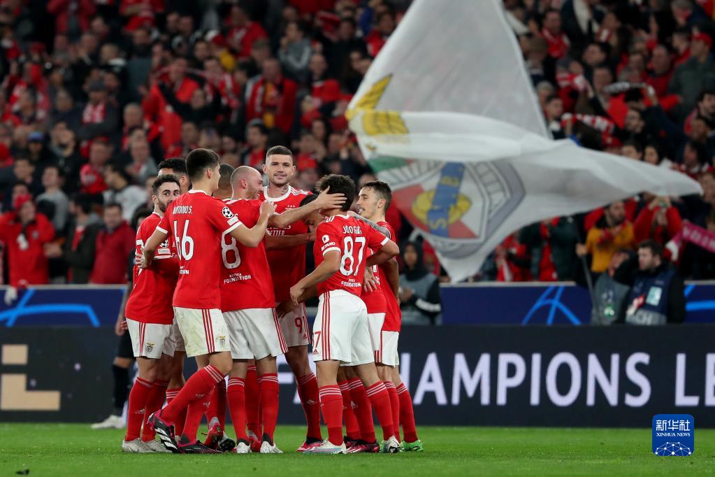 利符合他们